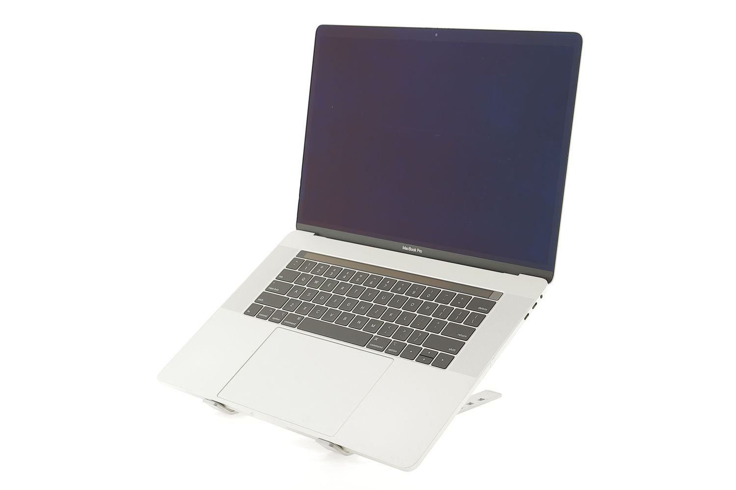 Apple MacBook Pro 15″ Touch Bar 2019, i7 2.6 GHz, 32 GB, AMD Radeon Pro 555X 512 GB Silver - Отлично