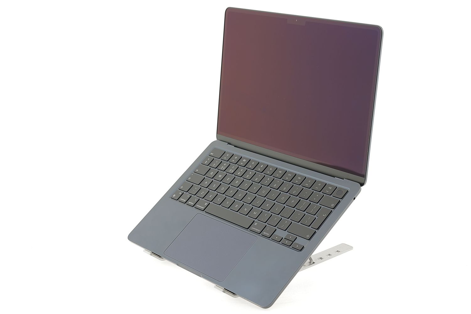 Apple MacBook Air 13″ 2022, M2 8 Cores, 8 GB, 8 core GPU 256 GB Midnight - Отлично