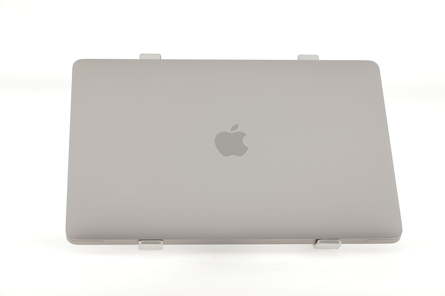 Apple MacBook Air 13″ 2020, i3 1.1 GHz, 8 GB, Intel Iris Plus 256 GB Space Gray - Excelent