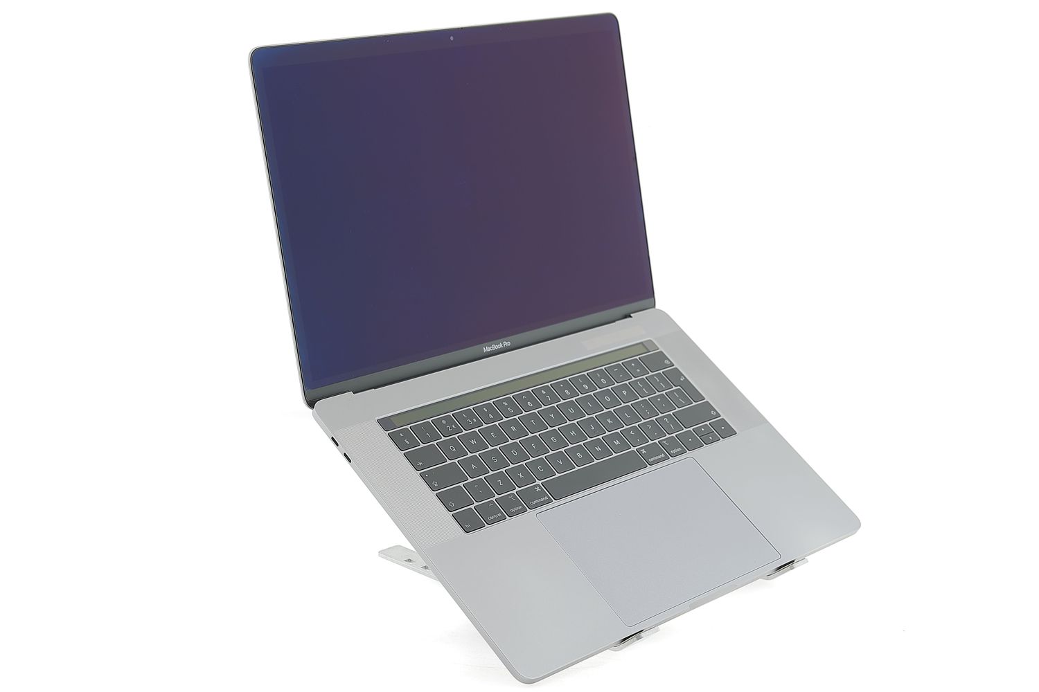 Apple MacBook Pro 15″ Touch Bar 2018, i9 2.9 GHz, 32 GB, AMD Radeon Pro 560X 256 GB Space Gray - Nagyon jó