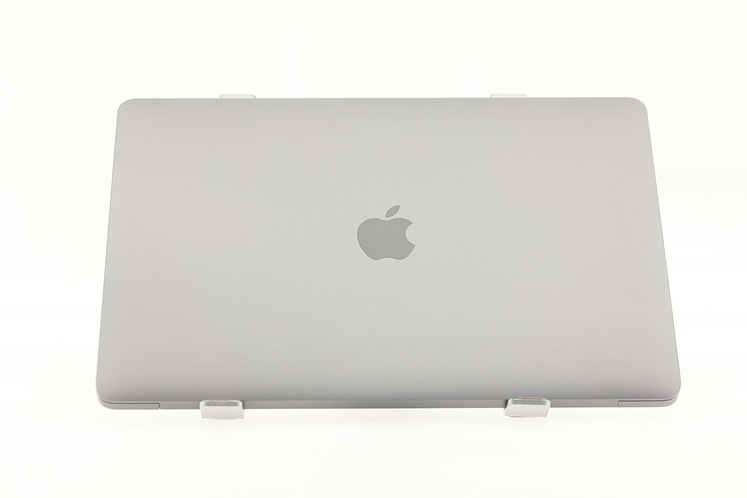 Apple MacBook Pro 13″ 2020, M1 8 Cores, 16 GB, 8 core GPU 256 GB Space Gray - Ca nou