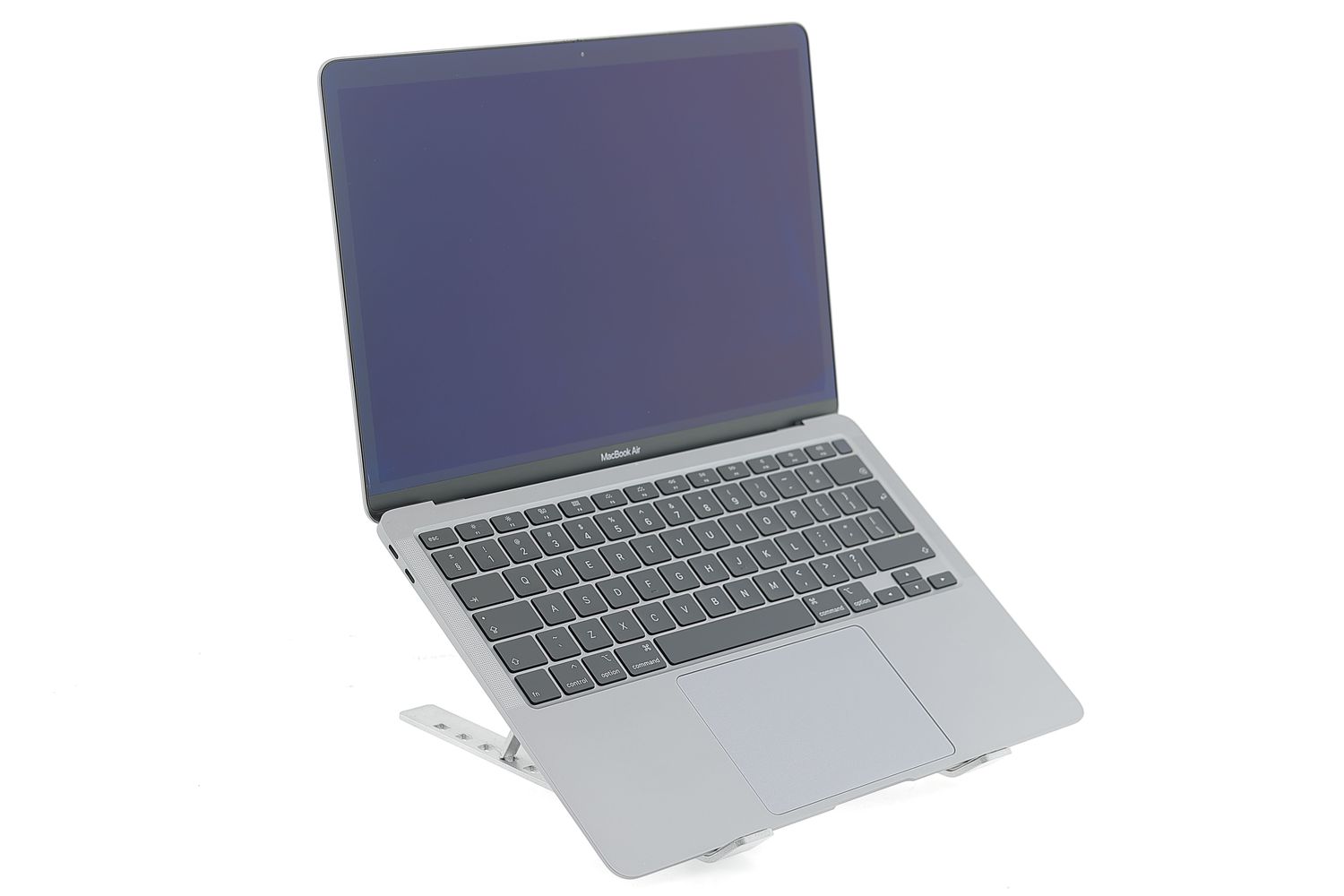 Apple MacBook Air 13″ 2020, i3 1.1 GHz, 8 GB, Intel Iris Plus 256 GB Space Gray - Kiváló