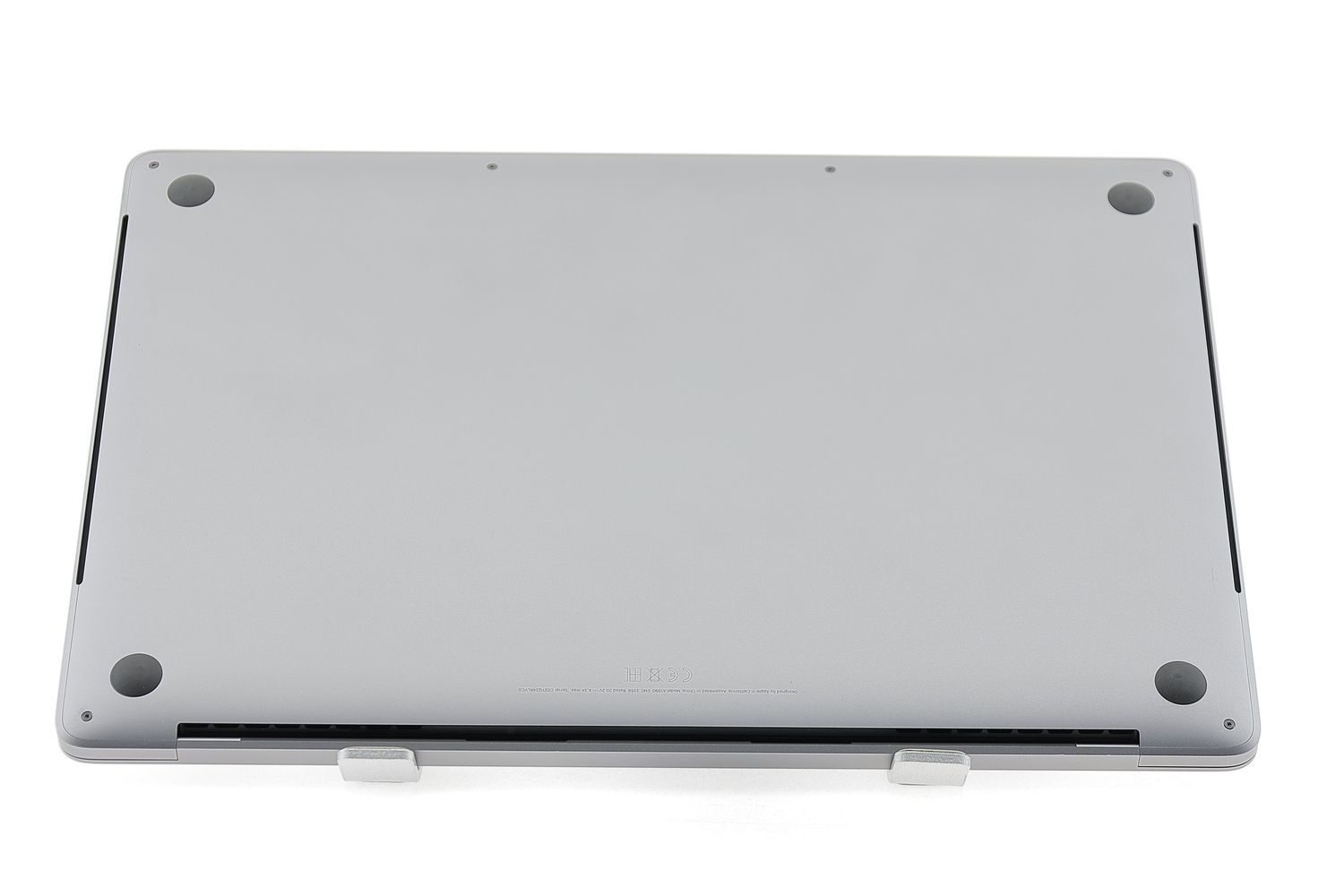 Apple MacBook Pro 15″ Touch Bar 2019, i9 2.3 GHz, 16 GB, AMD Radeon Pro 560X 512 GB Space Gray - Ca nou
