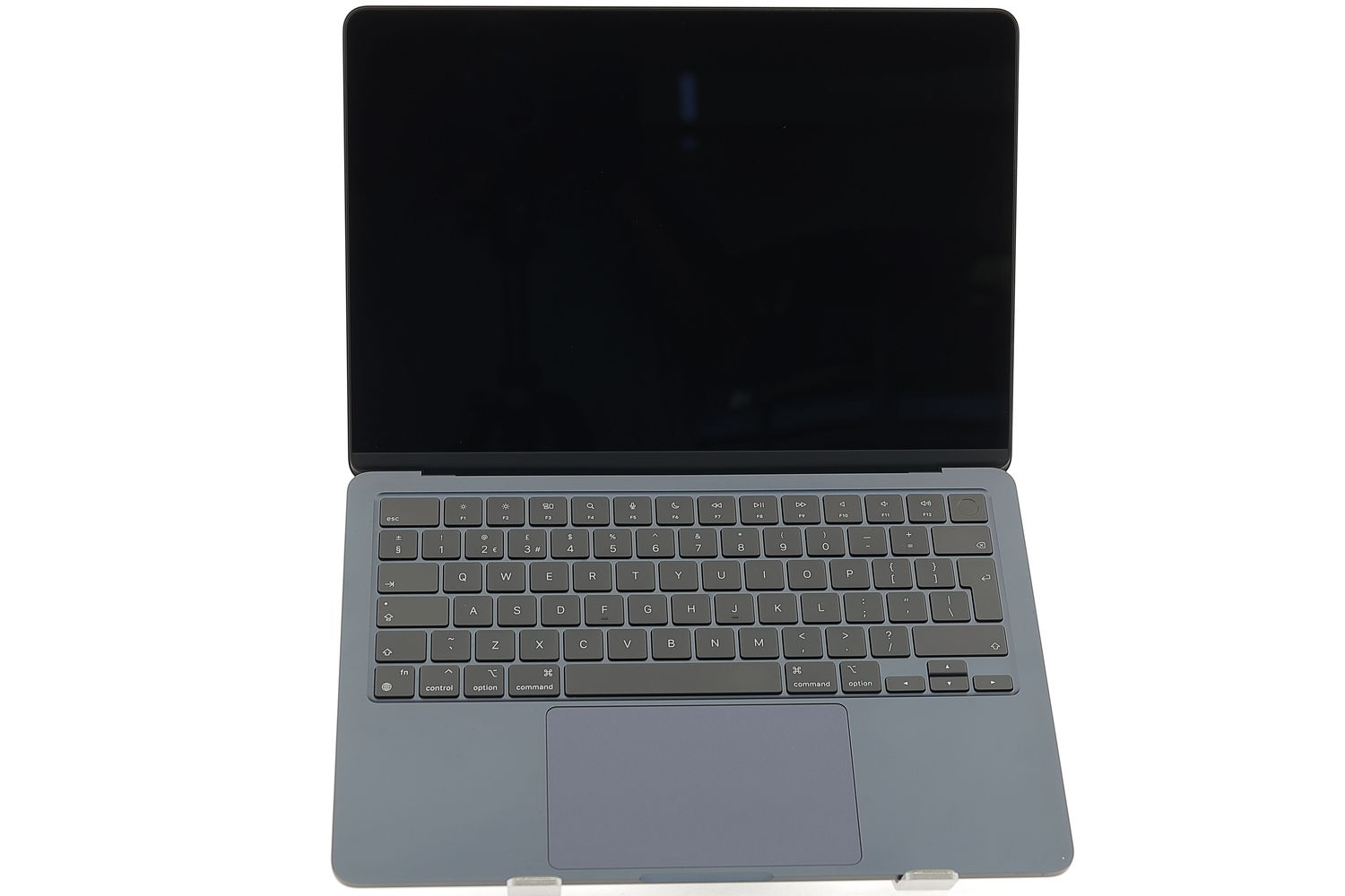 Apple MacBook Air 13″ 2022, M2 8 Cores, 8 GB, 8 core GPU 256 GB Midnight - Отлично
