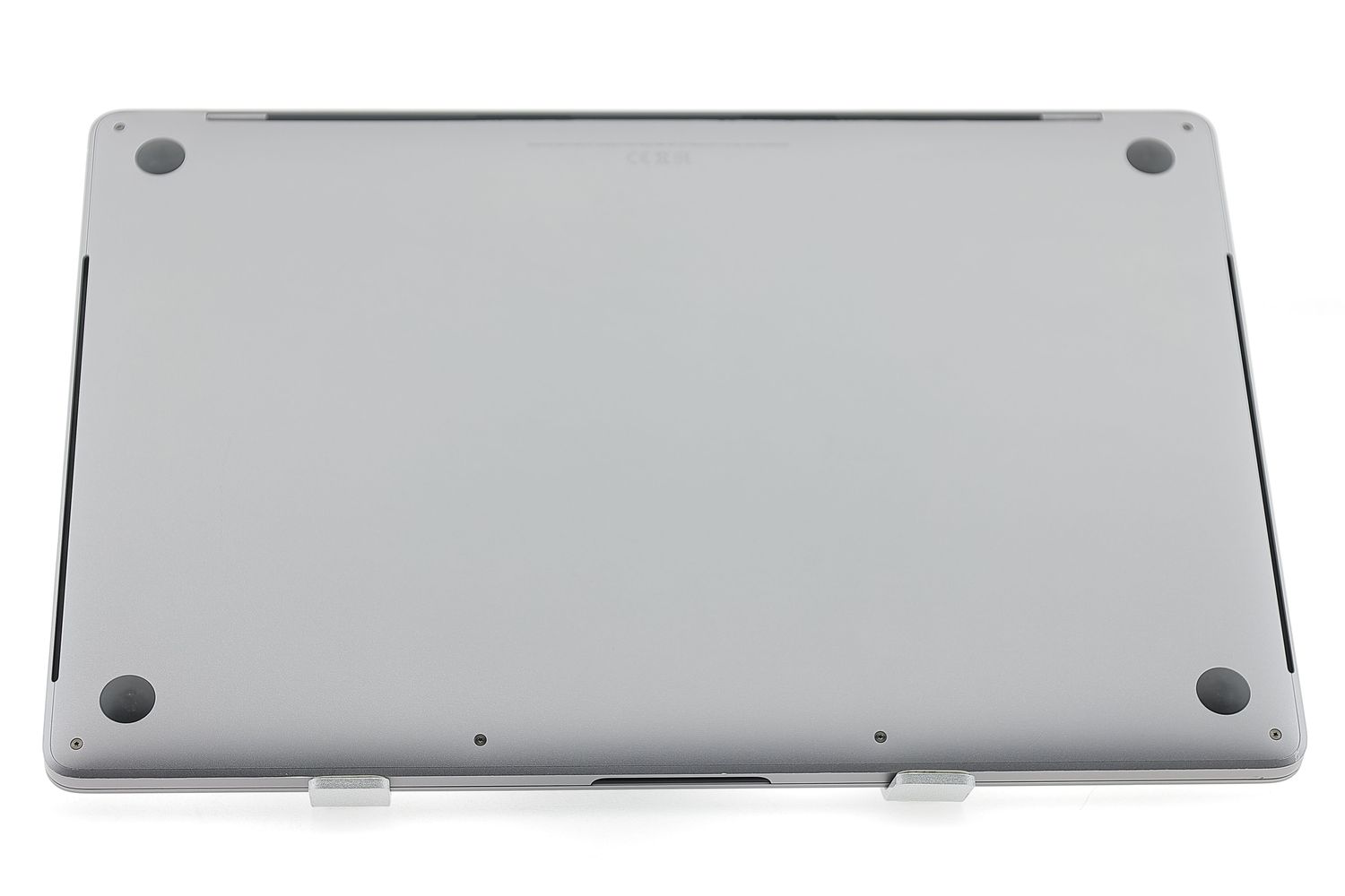 Apple MacBook Pro 15″ Touch Bar 2018, i7 2.6 GHz, 16 GB, AMD Radeon Pro 555X 512 GB Space Gray - Отлично