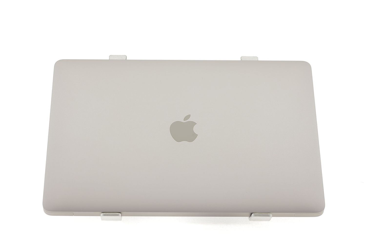 Apple MacBook Air 13″ 2020, i3 1.1 GHz, 8 GB, Intel Iris Plus 256 GB Space Gray - Като нов