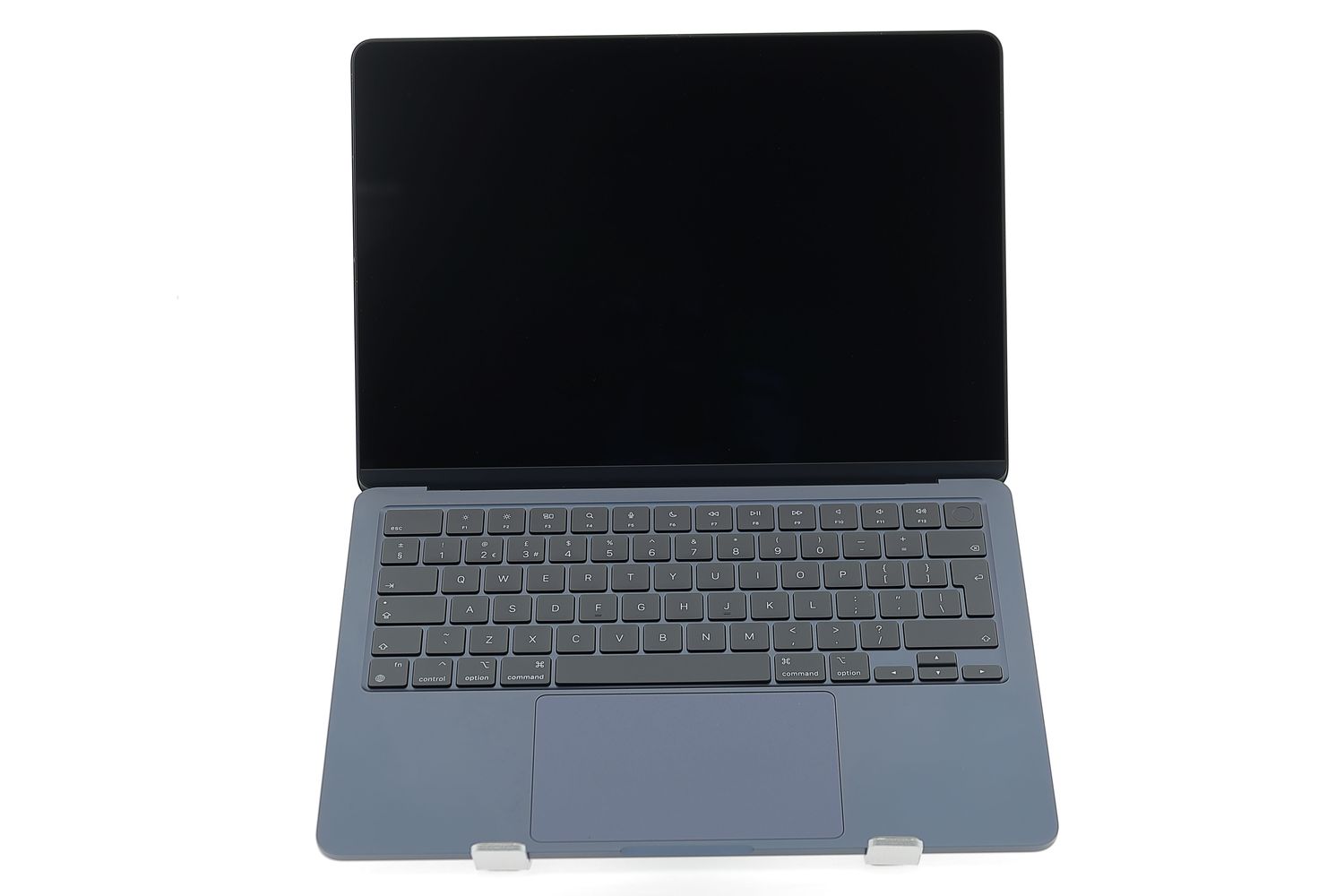 Apple MacBook Air 13″ 2022, M2 8 Cores, 16 GB, 8 core GPU 256 GB Midnight - Újszerű