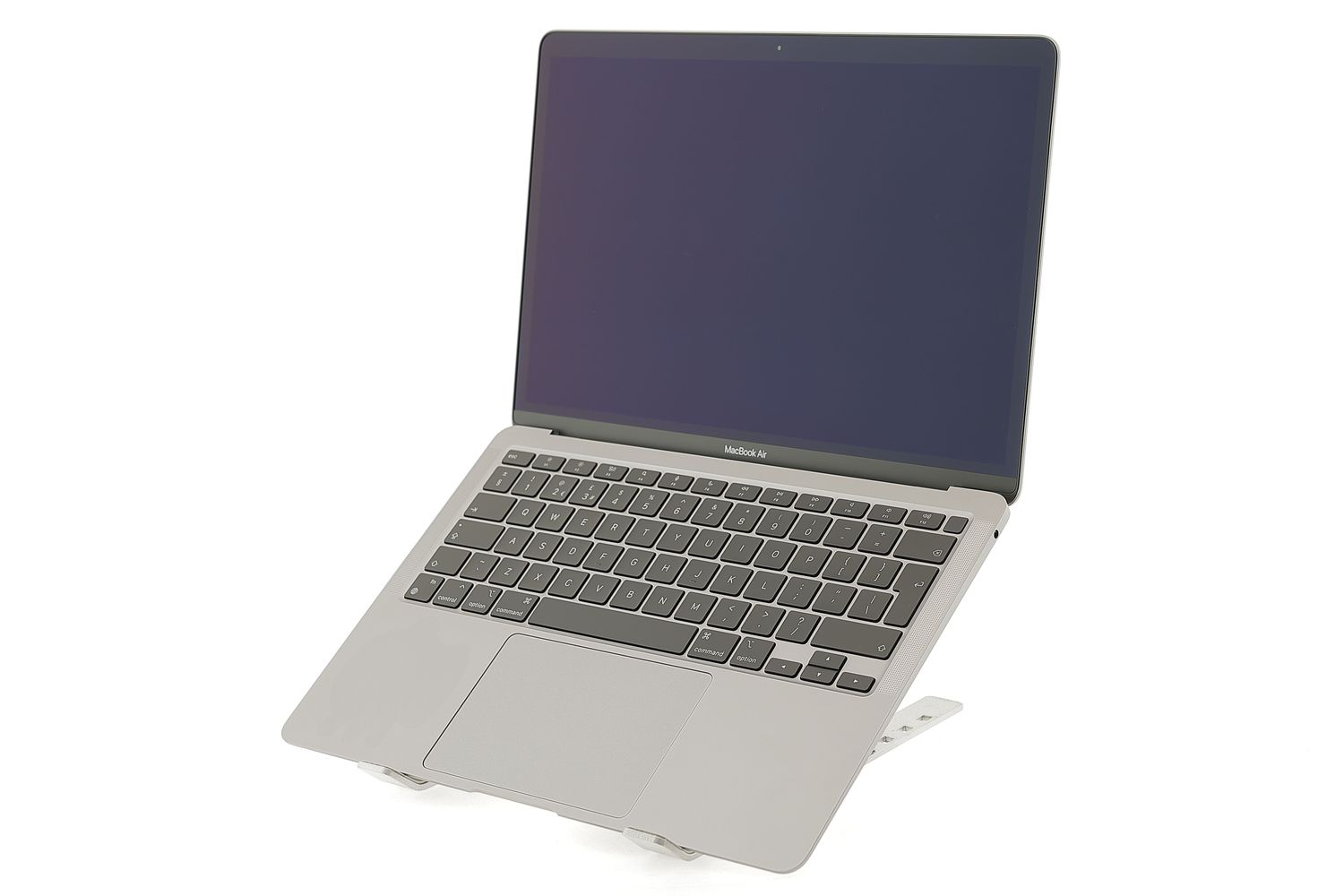 Apple MacBook Air 13″ 2020, i5 1.1 GHz, 8 GB, Intel Iris Plus 512 GB Space Gray - Много добро