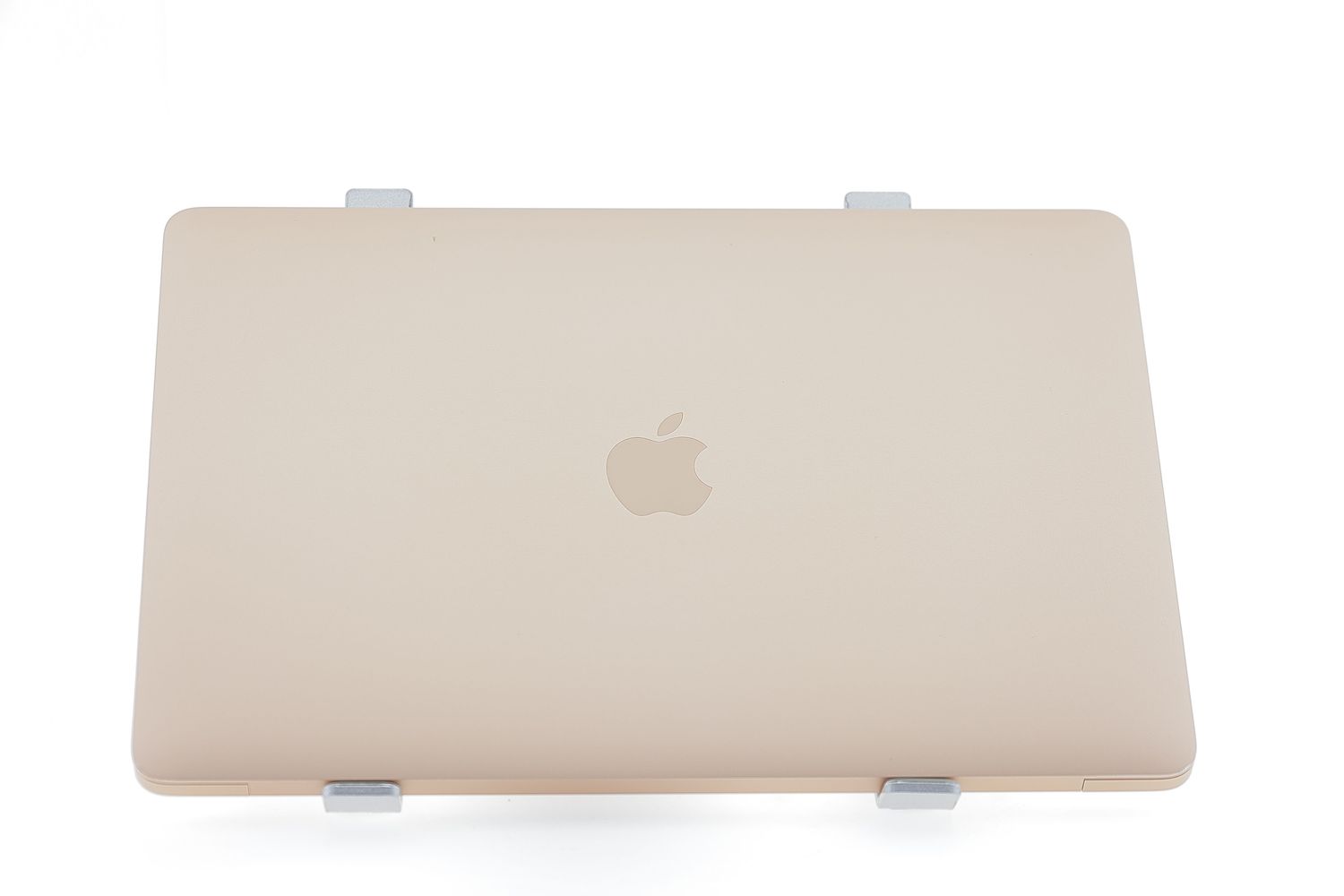 Apple MacBook Air 13″ 2020, M1 8 Cores, 8 GB, 8 core GPU 512 GB Gold - Много добро