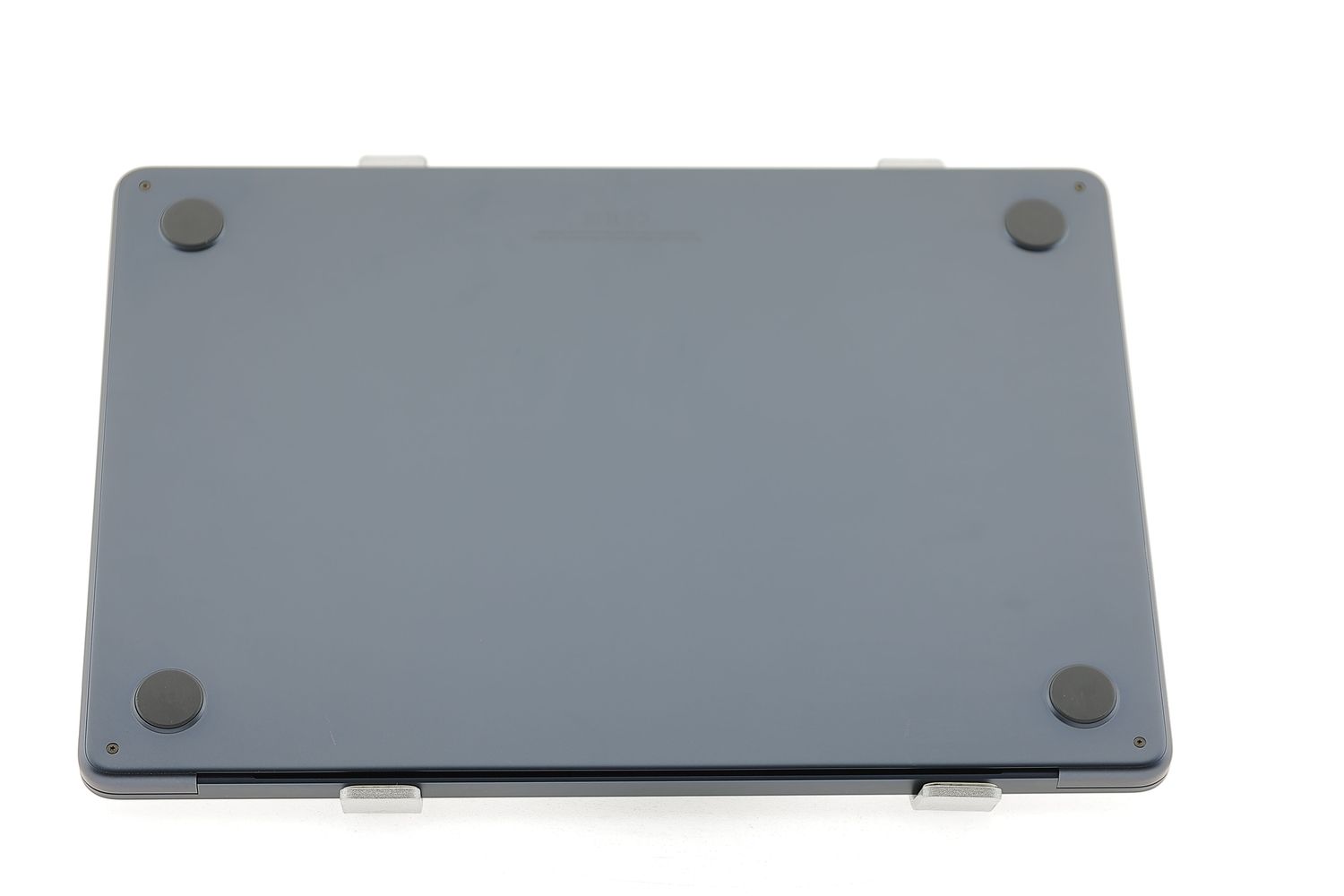 Apple MacBook Air 13″ 2022, M2 8 Cores, 8 GB, 8 core GPU 256 GB Midnight - Отлично