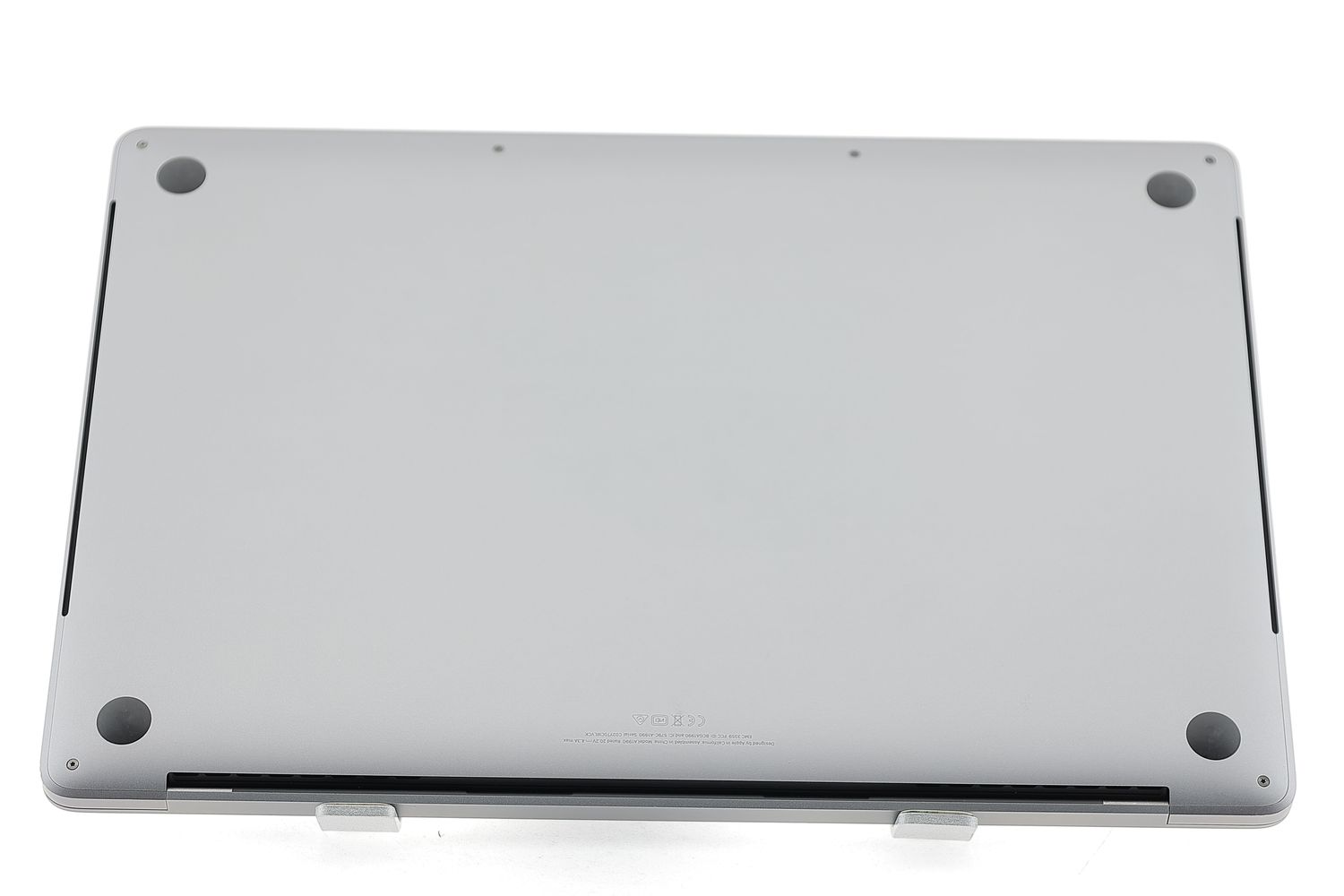 Apple MacBook Pro 15″ Touch Bar 2019, i9 2.4 GHz, 32 GB, AMD Radeon Pro 560x 1 TB Space Gray - Като нов