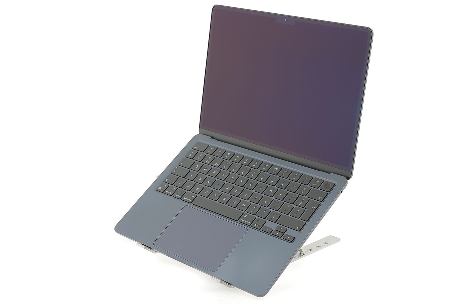 Apple MacBook Air 13″ 2022, M2 8 Cores, 8 GB, 8 core GPU 256 GB Midnight - Отлично