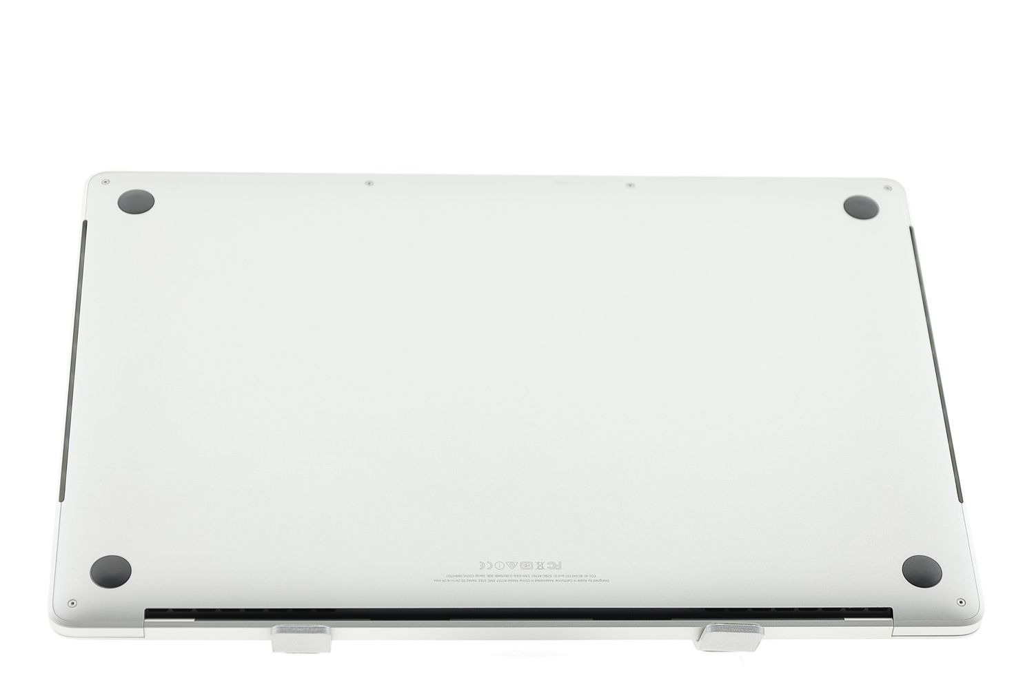 Apple MacBook Pro 15″ Touch Bar 2017, i7 2.8 GHz, 16 GB, AMD Radeon Pro 555 256 GB Silver - Foarte bun