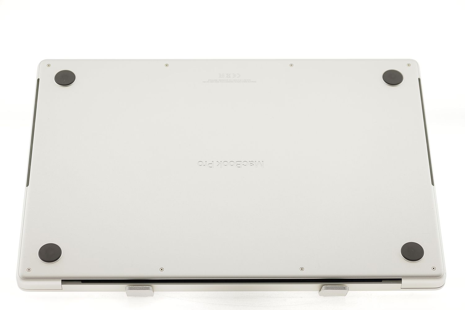 Apple MacBook Pro 16″ 2021, M1 Pro 10 Cores, 16 GB, 16 core GPU 512 GB Silver - Отлично