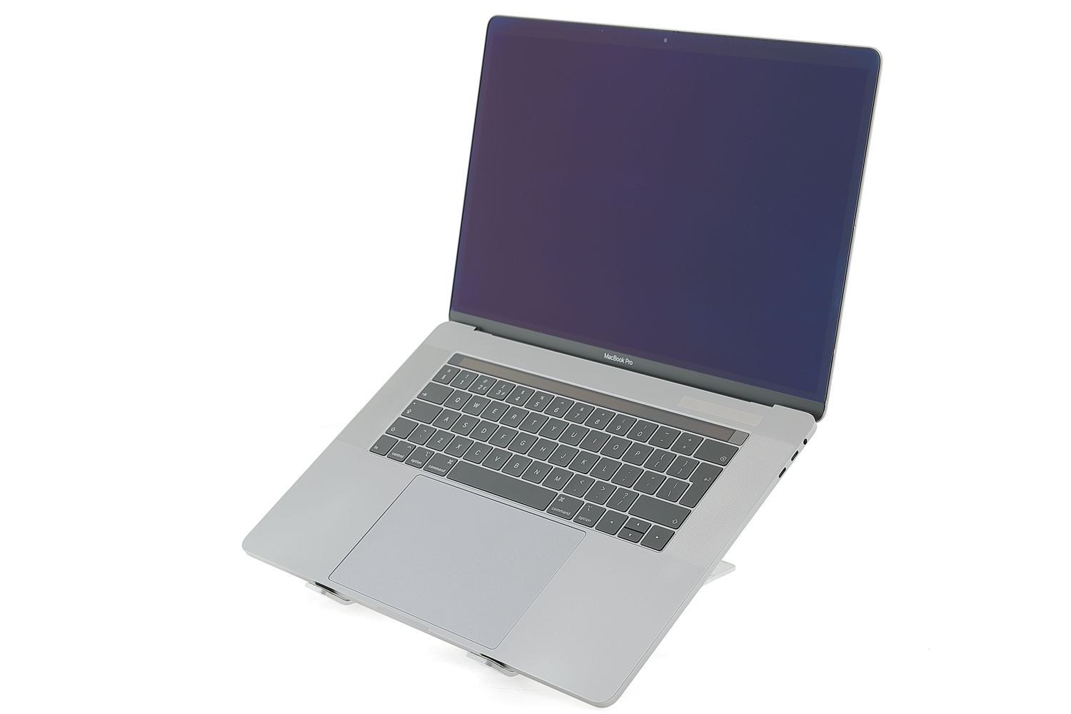 Apple MacBook Pro 15″ Touch Bar 2018, i9 2.9 GHz, 32 GB, AMD Radeon Pro 560X 256 GB Space Gray - Nagyon jó