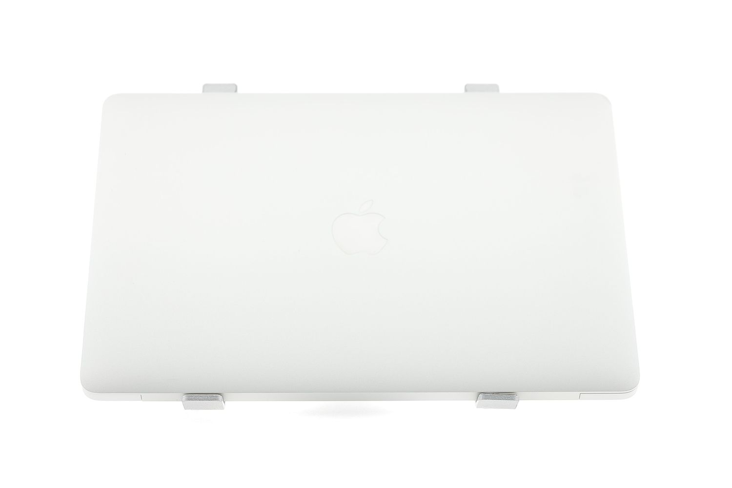 Apple MacBook Air 13″ 2020, i3 1.1 GHz, 8 GB, Intel Iris Plus 256 GB Silver - Много добро