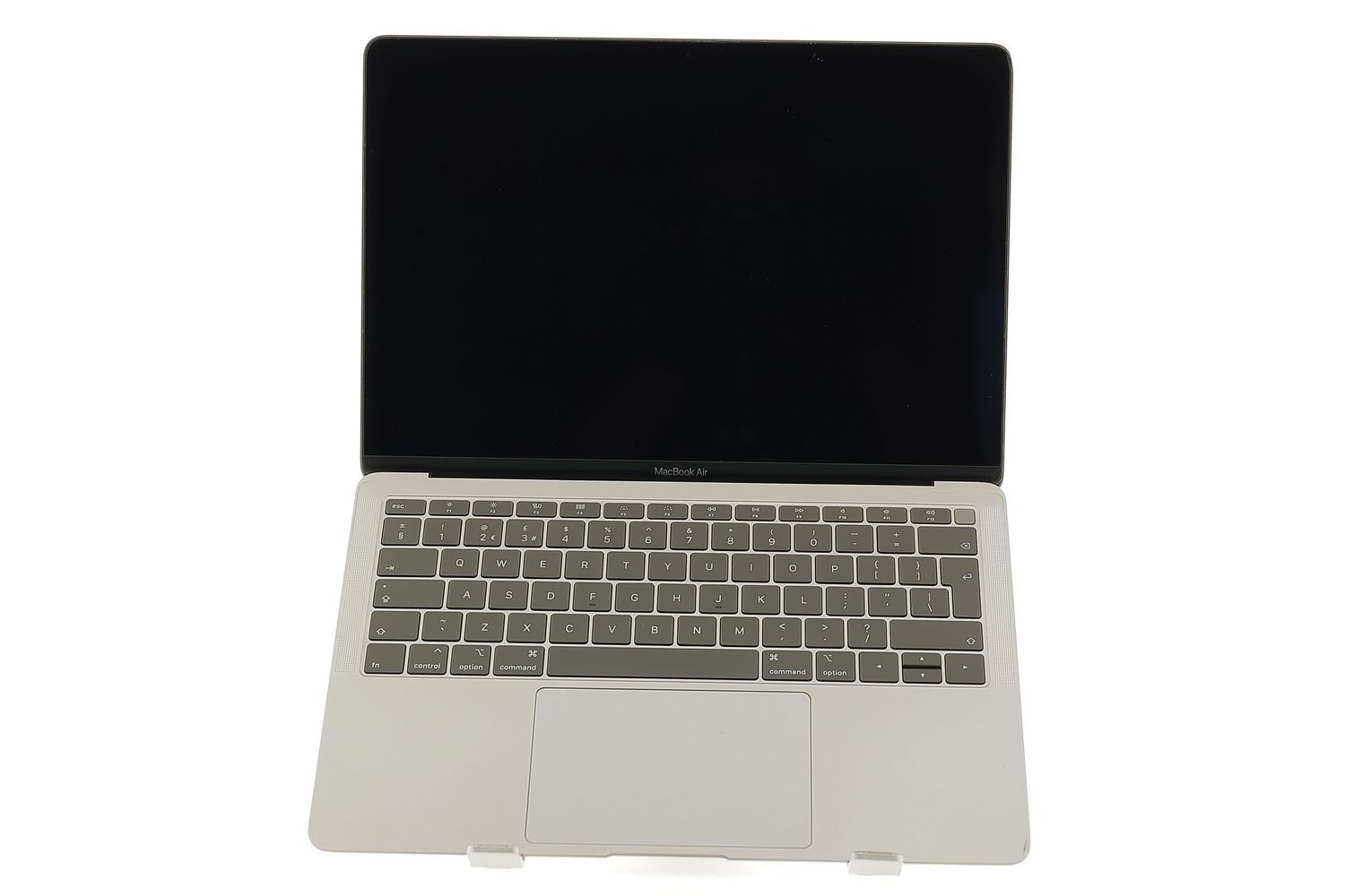Apple MacBook Air 13″ 2019, i5 1.6 GHz, 8 GB, Intel UHD Graphics 617 256 GB Space Gray - Много добро