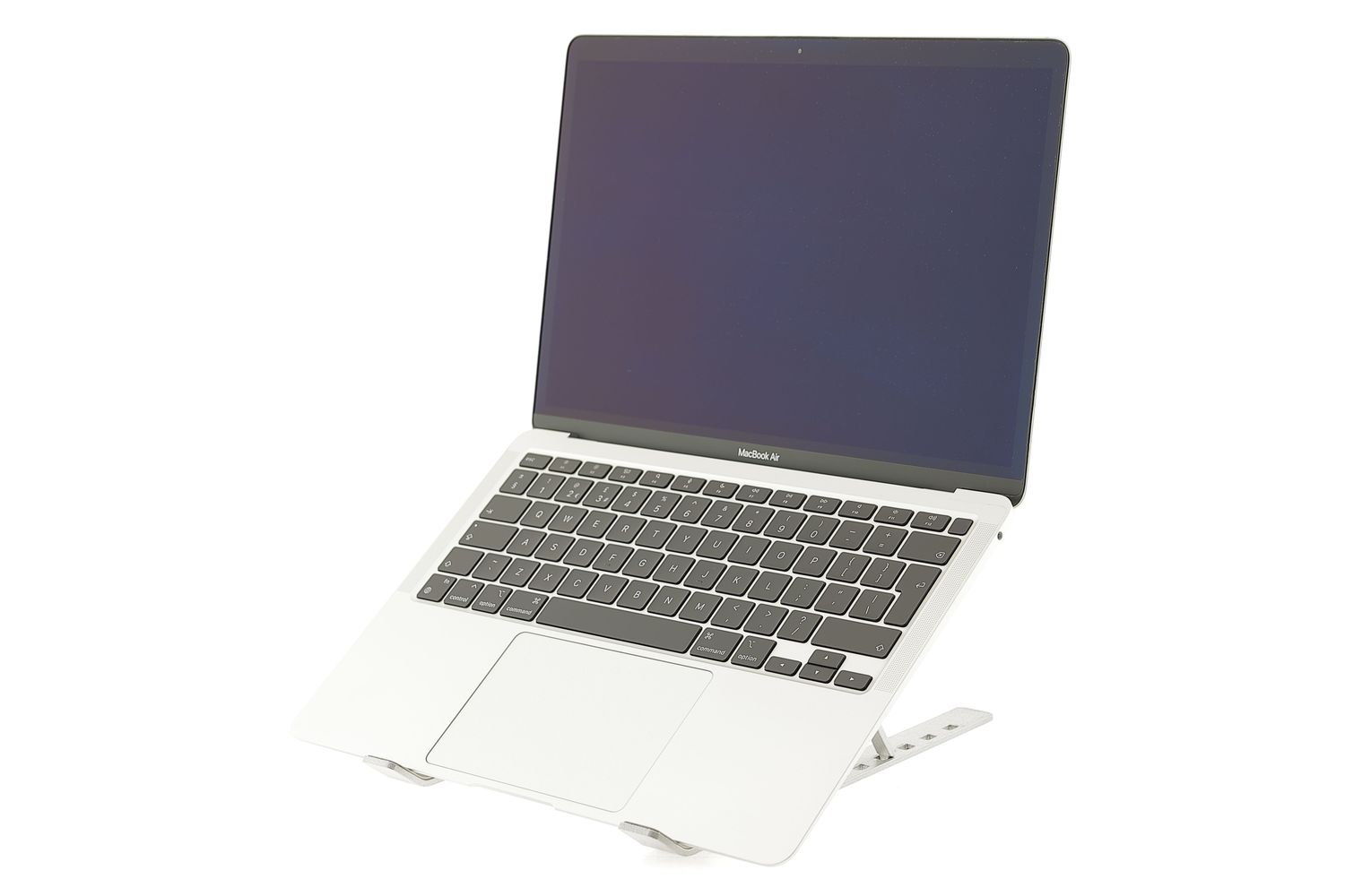 Apple MacBook Air 13″ 2020, i3 1.1 GHz, 8 GB, Intel Iris Plus 256 GB Silver - Excelent