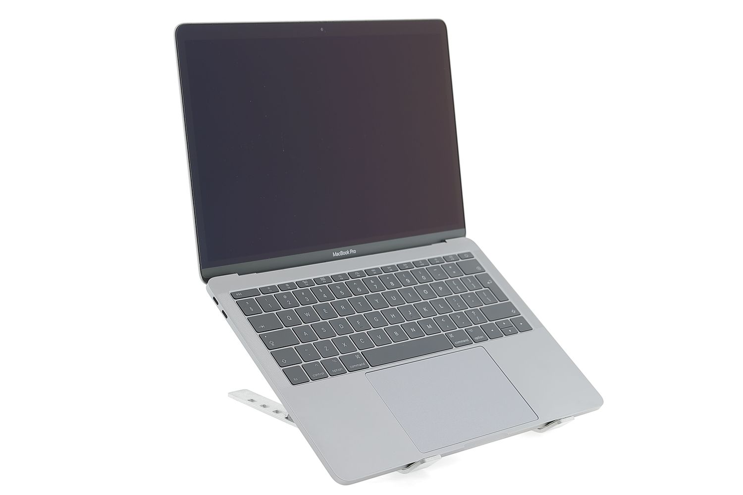 Apple MacBook Pro 13″ 2017, i5 2.3 GHz, 8 GB, Intel Iris Plus Graphics 640 256 GB Space Gray - Много добро