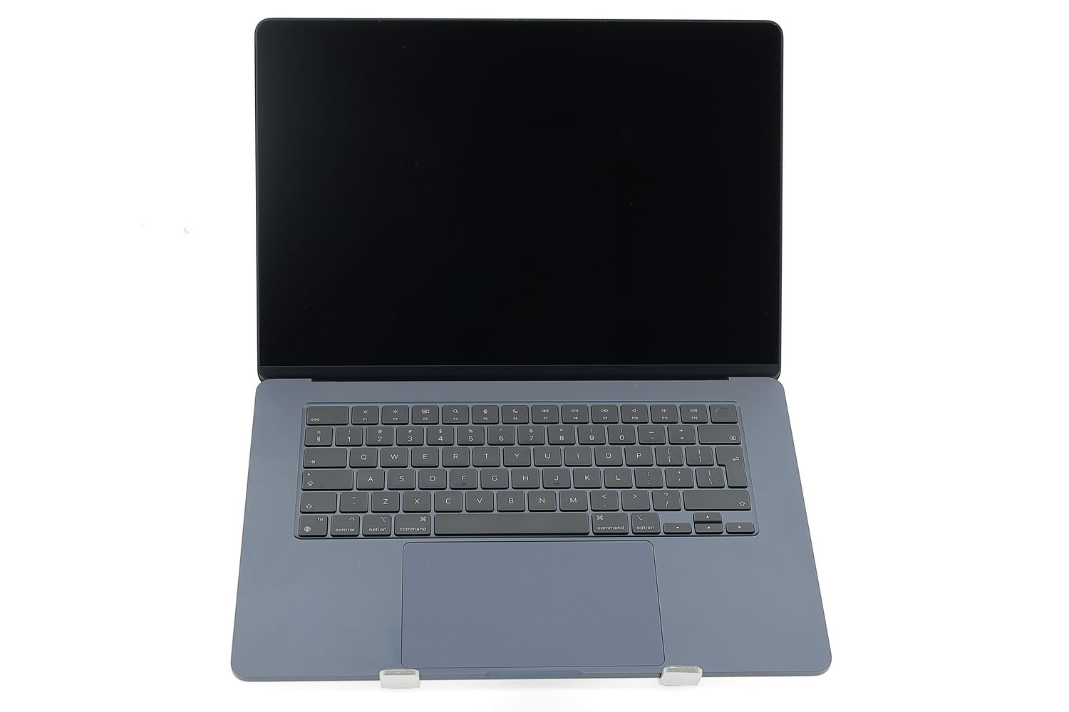 Apple MacBook Air 15″ 2023, M2 8 Cores, 8 GB, 10 core GPU 256 GB Midnight - Nagyon jó