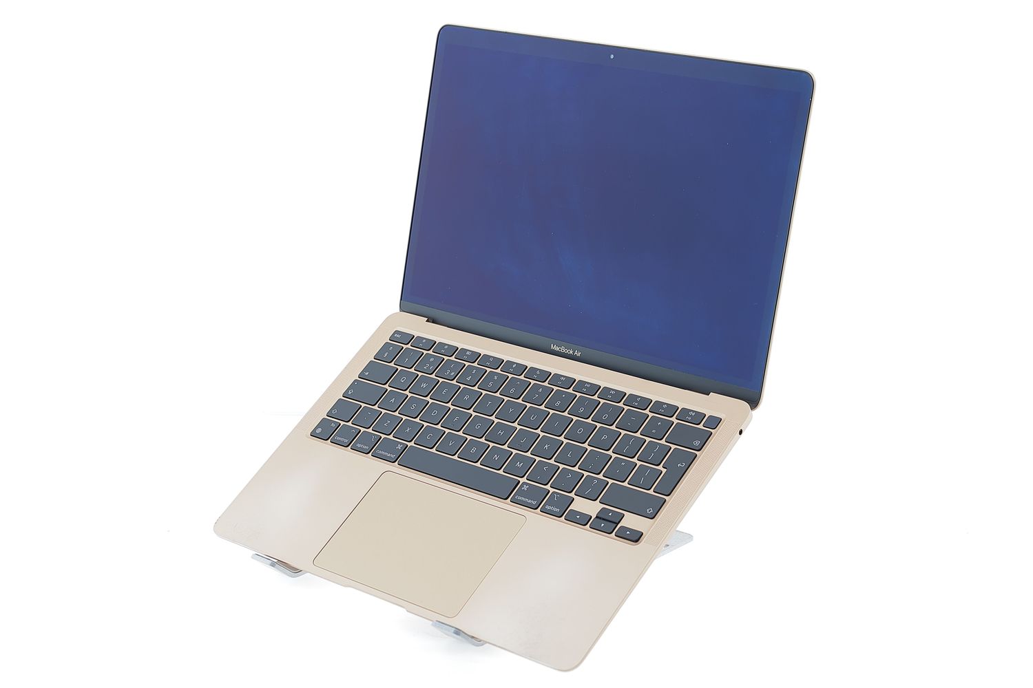 Apple MacBook Air 13″ 2020, M1 8 Cores, 8 GB, 7 core GPU 256 GB Gold - Добро