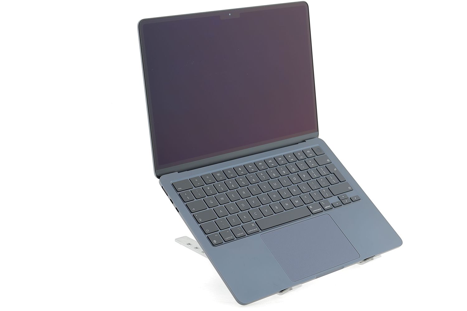 Apple MacBook Air 13″ 2024, M3 8 Cores, 8 GB, 8 core GPU 256 GB Midnight - Kiváló