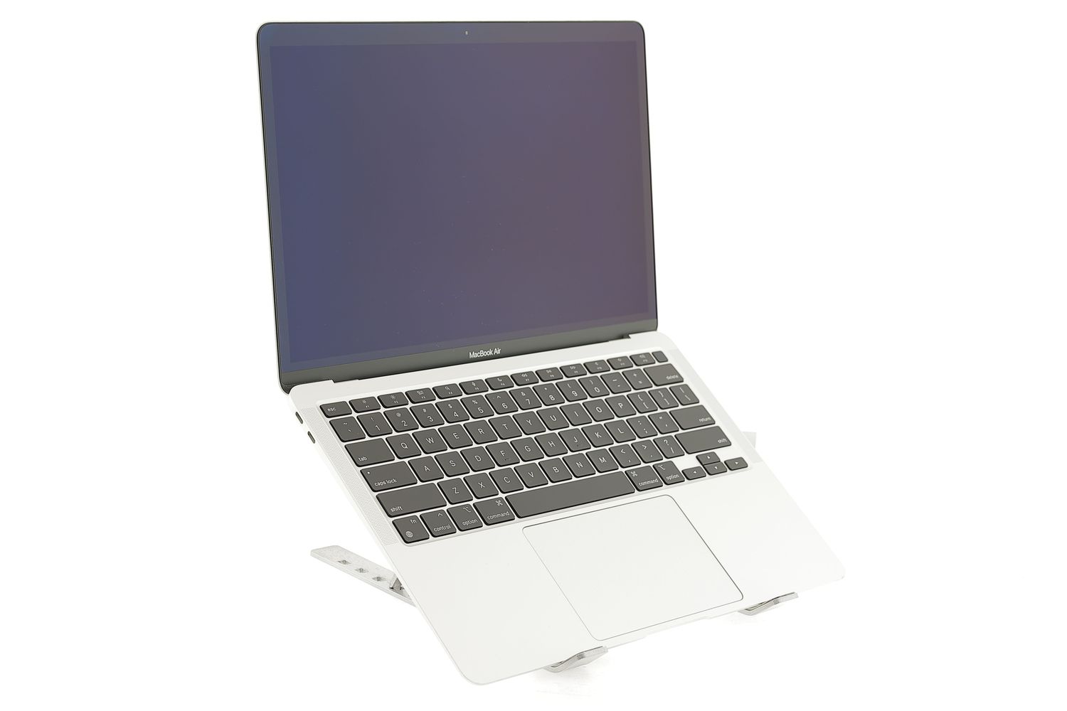 Apple MacBook Air 13″ 2020, i3 1.1 GHz, 8 GB, Intel Iris Plus 256 GB Silver - Foarte bun