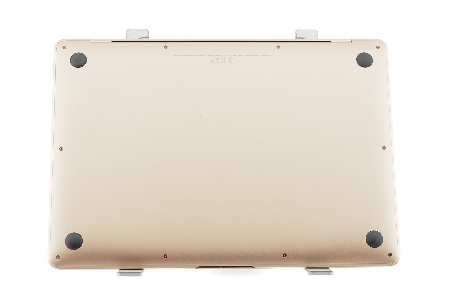 Apple MacBook Air 13″ 2020, i3 1.1 GHz, 8 GB, Intel Iris Plus 256 GB Gold - Foarte bun