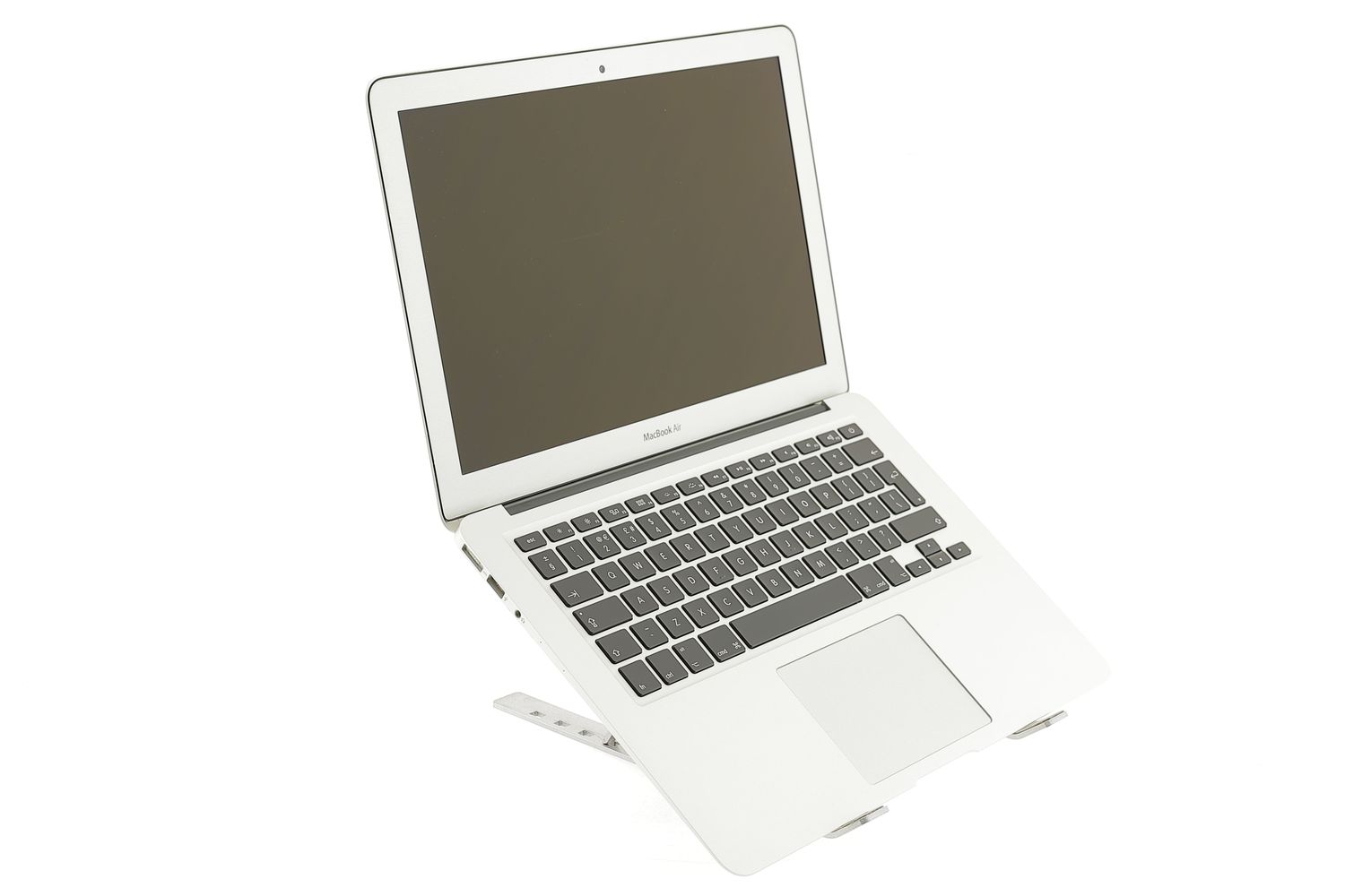 Apple MacBook Air 13″ 2017, i5 1.8 GHz, 8 GB, HD Graphics 6000 128 GB Silver - Много добро