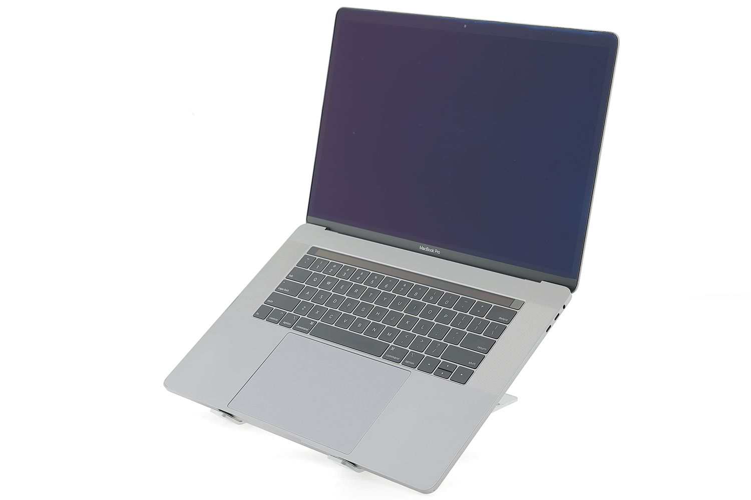 Apple MacBook Pro 15″ Touch Bar 2018, i9 2.9 GHz, 16 GB, AMD Radeon Pro 555X 512 GB Space Gray - Nagyon jó