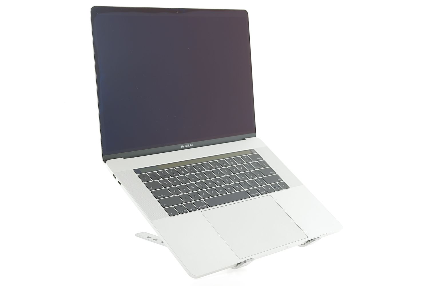 Apple MacBook Pro 15″ Touch Bar 2017, i7 2.8 GHz, 16 GB, AMD Radeon Pro 555 256 GB Silver - Foarte bun