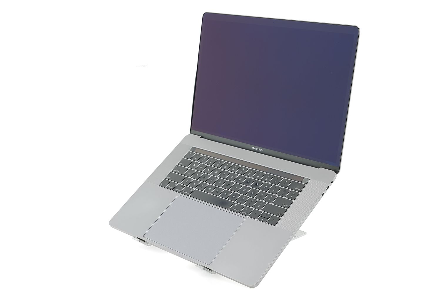 Apple MacBook Pro 15″ Touch Bar 2019, i7 2.6 GHz, 16 GB, AMD Radeon Pro 555X 256 GB Space Gray - Отлично