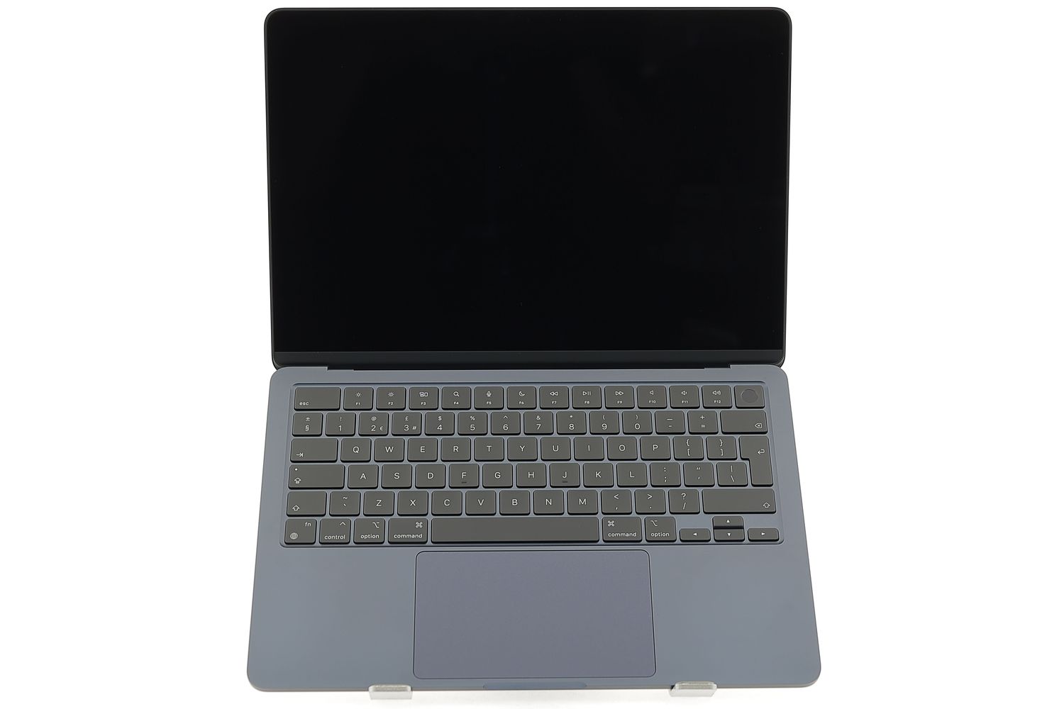 Apple MacBook Air 13″ 2022, M2 8 Cores, 8 GB, 8 core GPU 256 GB Midnight - Отлично