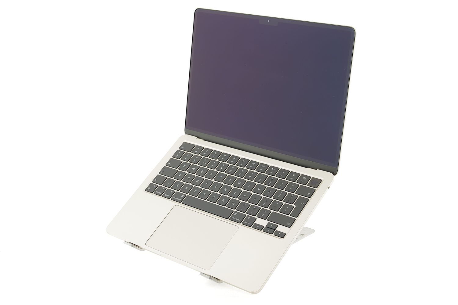 Apple MacBook Air 13″ 2024, M3 8 Cores, 8 GB, 8 core GPU 256 GB Starlight - Újszerű