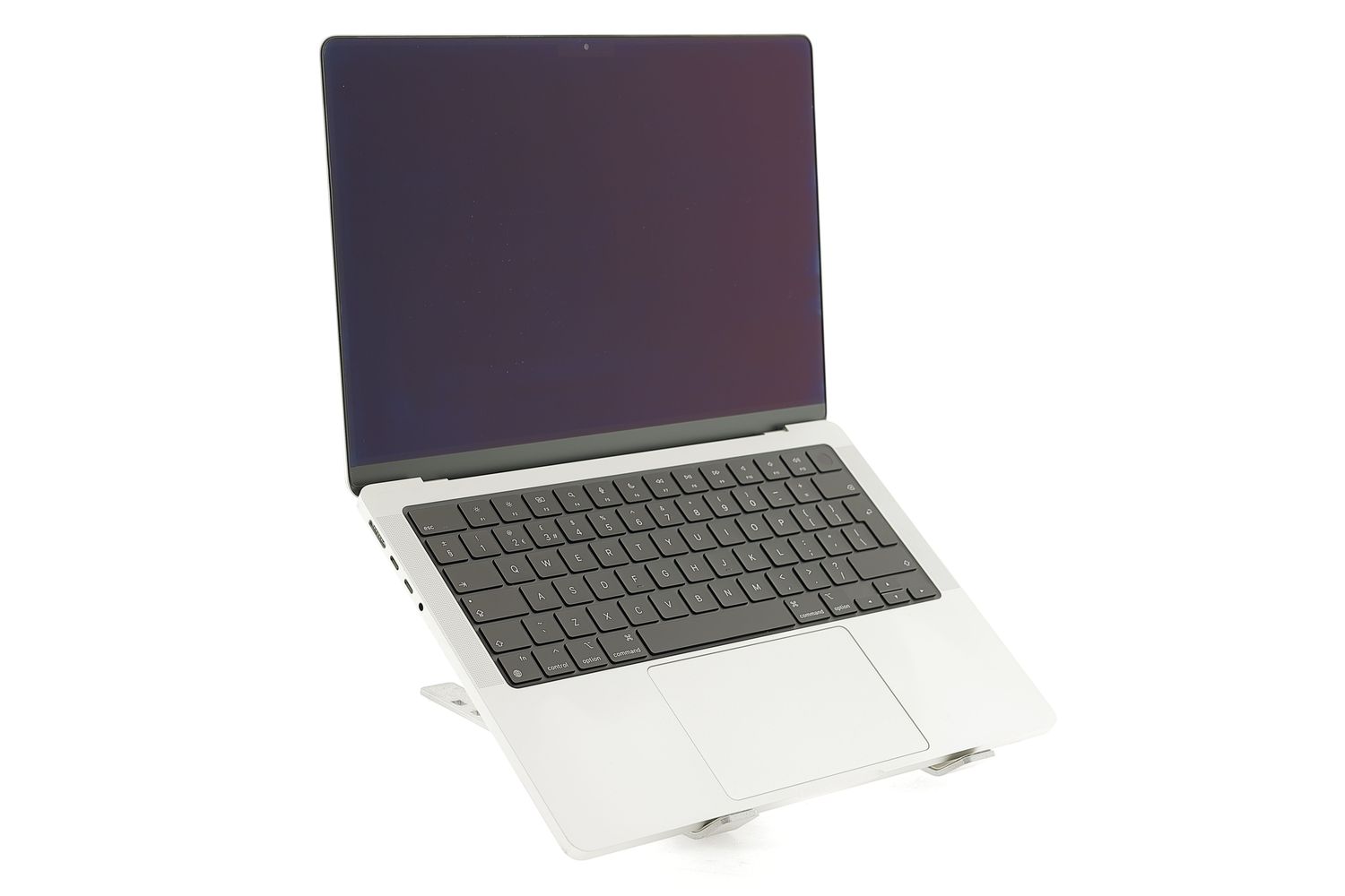 Apple MacBook Pro 14″ 2021, M1 Pro 10 Cores, 16 GB, 16 core GPU 1 TB Silver - Много добро