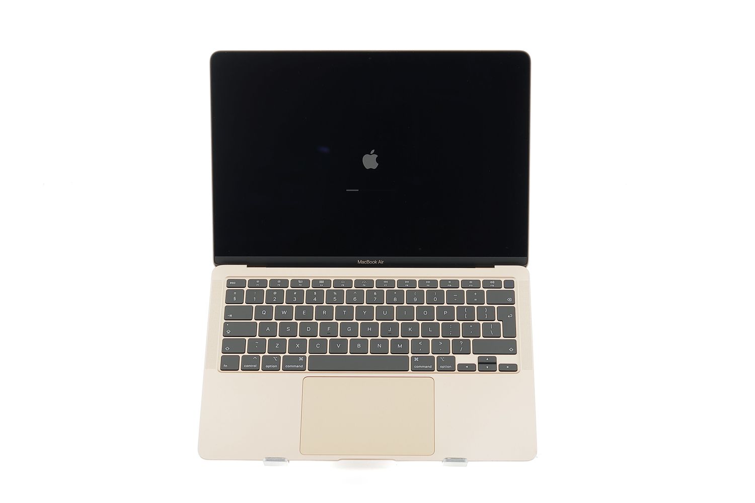 Apple MacBook Air 13″ 2020, i3 1.1 GHz, 8 GB, Intel Iris Plus 256 GB Gold - Nagyon jó