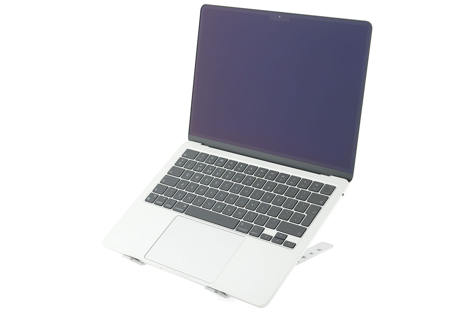 Apple MacBook Air 13″ 2022, M2 8 Cores, 8 GB, 8 core GPU 256 GB Silver - Foarte bun