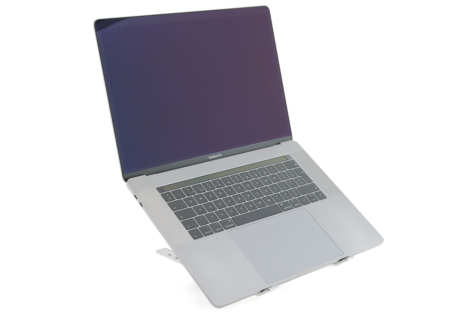 Apple MacBook Pro 15″ Touch Bar 2017, i7 2.8 GHz, 16 GB, AMD Radeon Pro 555 256 GB Space Gray - Много добро