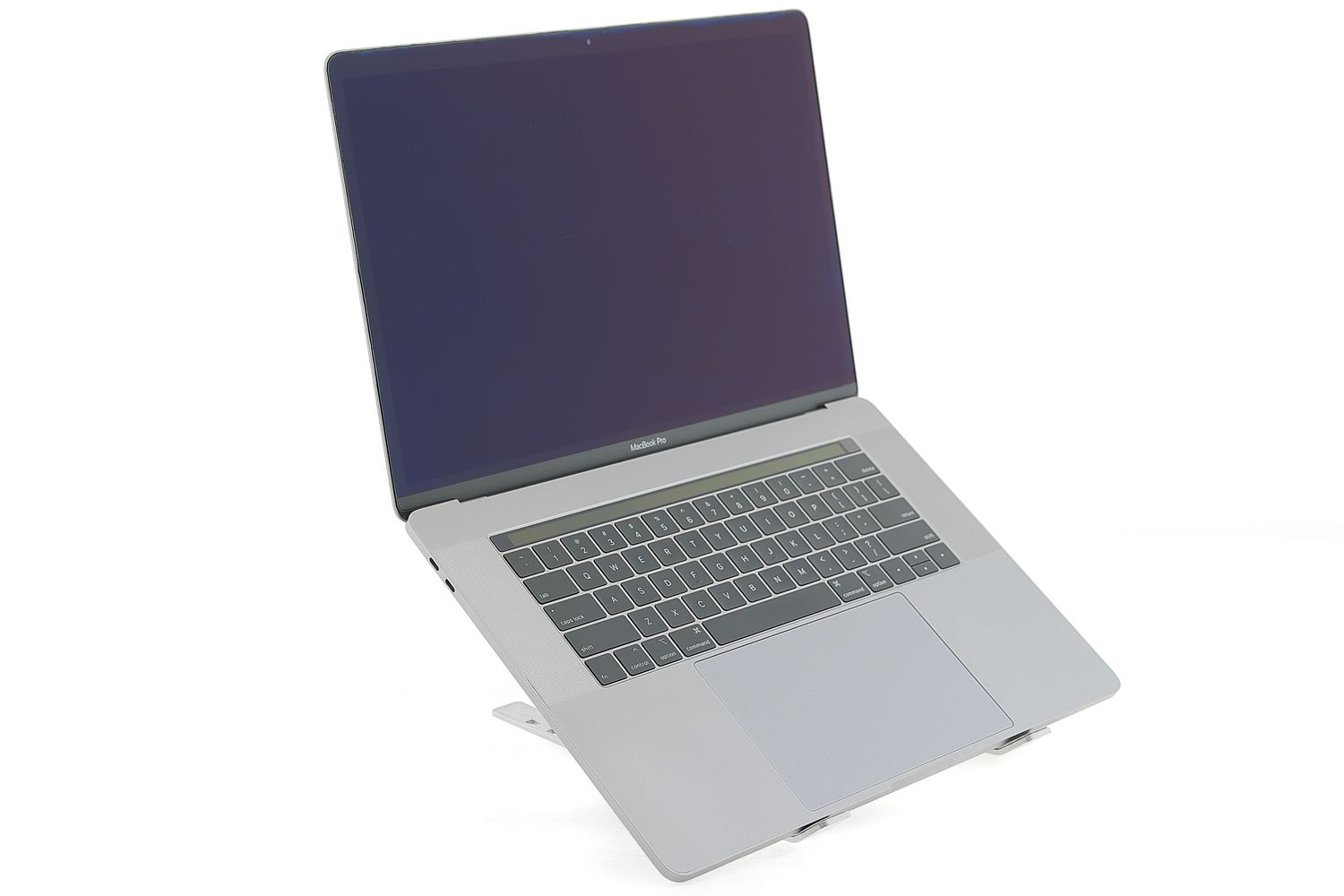 Apple MacBook Pro 15″ Touch Bar 2018, i9 2.9 GHz, 16 GB, AMD Radeon Pro 555X 512 GB Space Gray - Nagyon jó