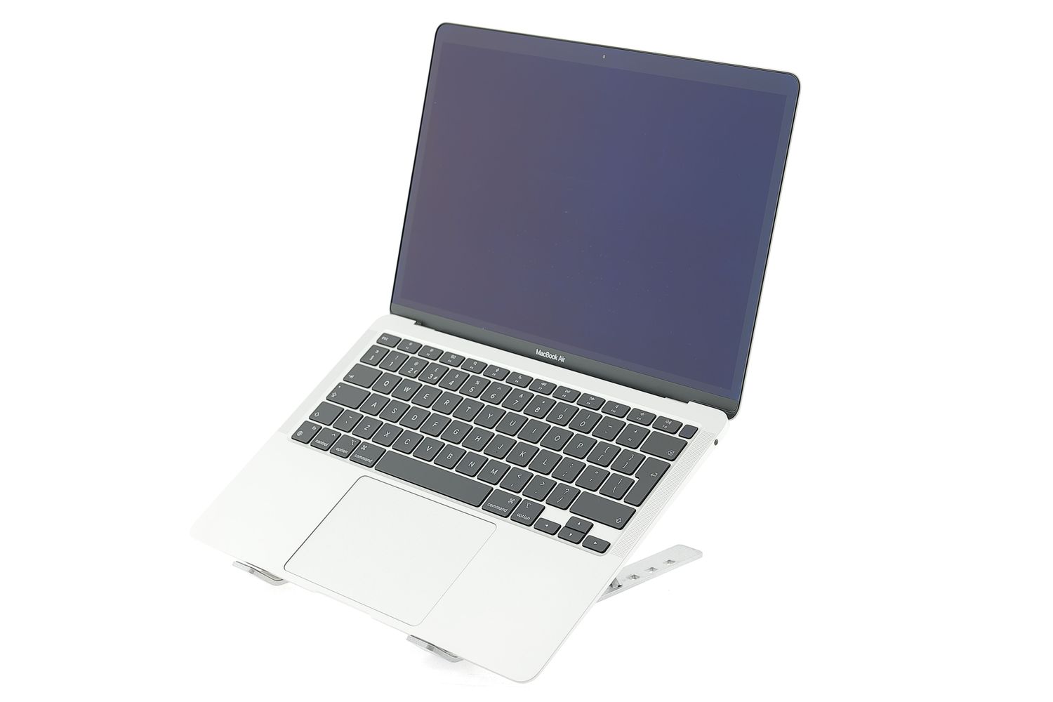 Apple MacBook Air 13″ 2020, i3 1.1 GHz, 8 GB, Intel Iris Plus 512 GB Silver - Excelent