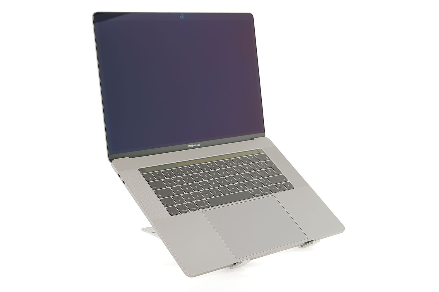 Apple MacBook Pro 15″ Touch Bar 2018, i9 2.9 GHz, 16 GB, AMD Radeon Pro 560X 512 GB Space Gray - Excelent