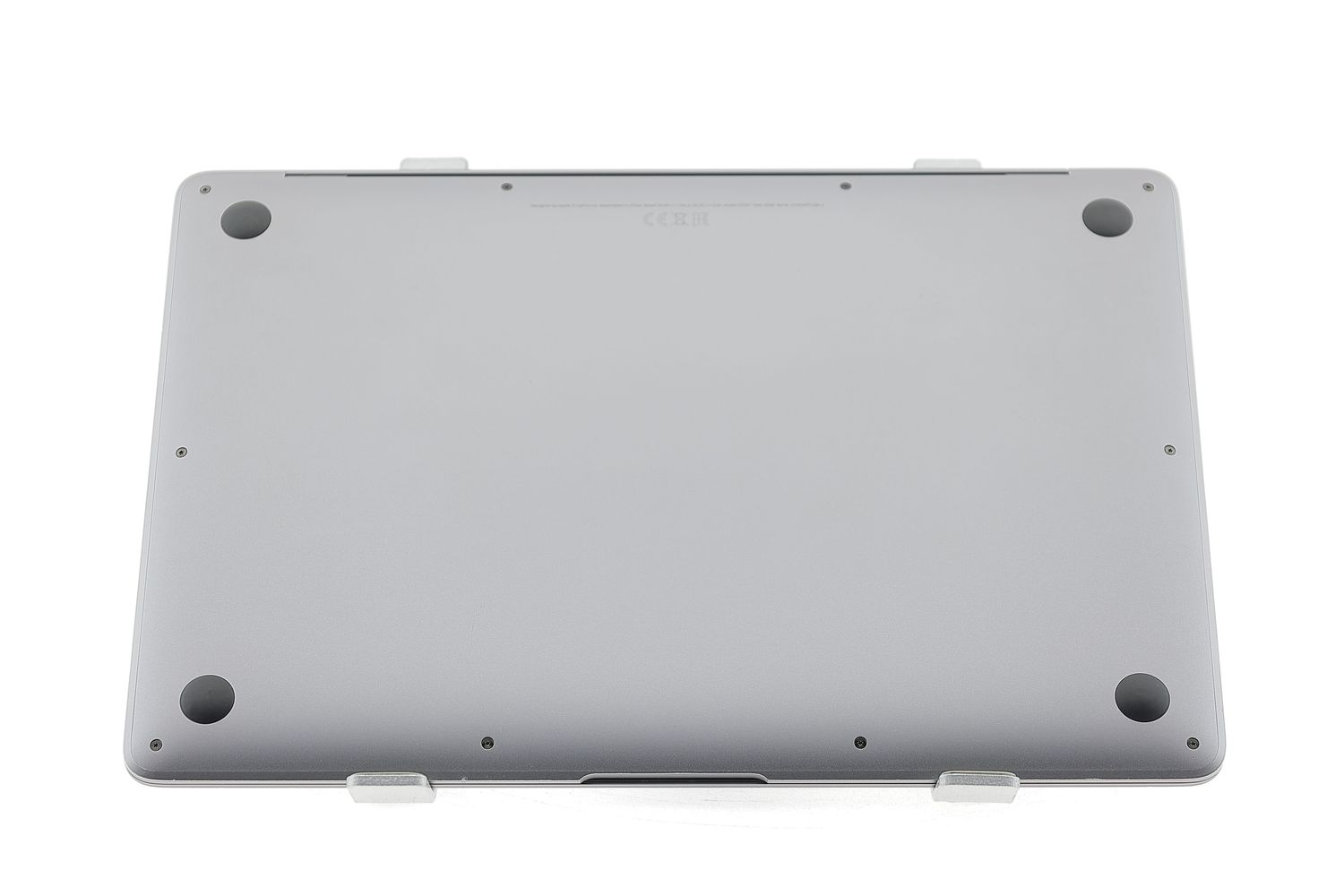 Apple MacBook Air 13″ 2020, M1 8 Cores, 8 GB, 7 core GPU 256 GB Space Gray - Много добро