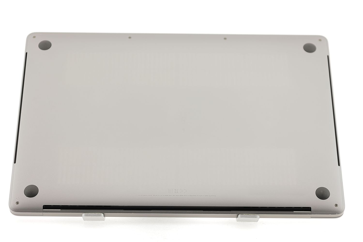 Apple MacBook Pro 15″ Touch Bar 2019, i7 2.6 GHz, 16 GB, AMD Radeon Pro 555X 256 GB Space Gray - Excelent