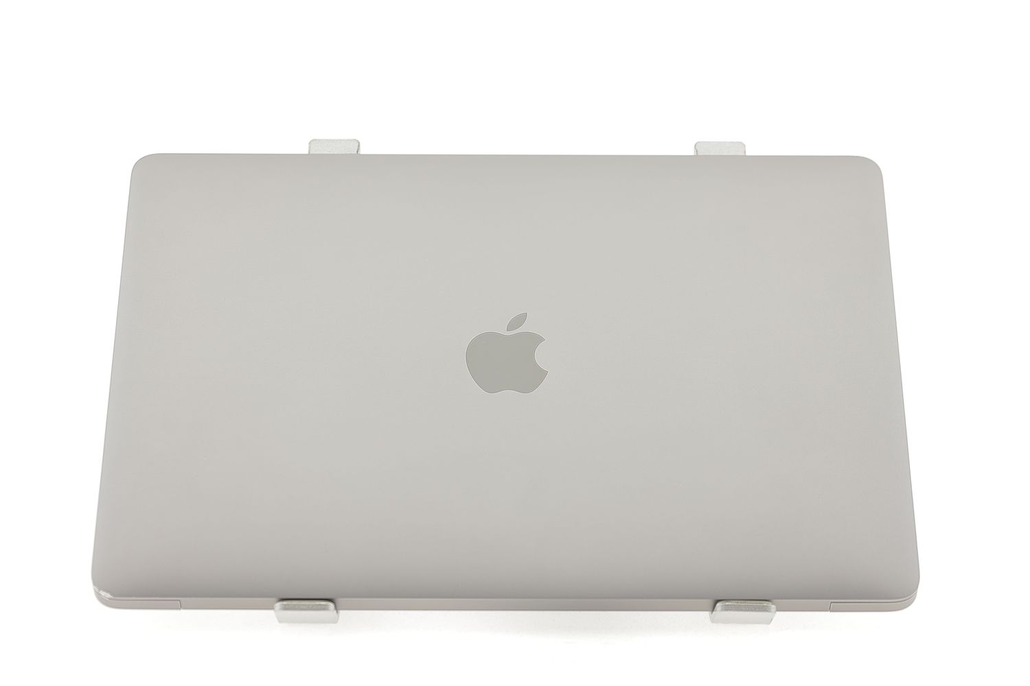 Apple MacBook Air 13″ 2020, M1 8 Cores, 8 GB, 8 core GPU 512 GB Space Gray - Много добро