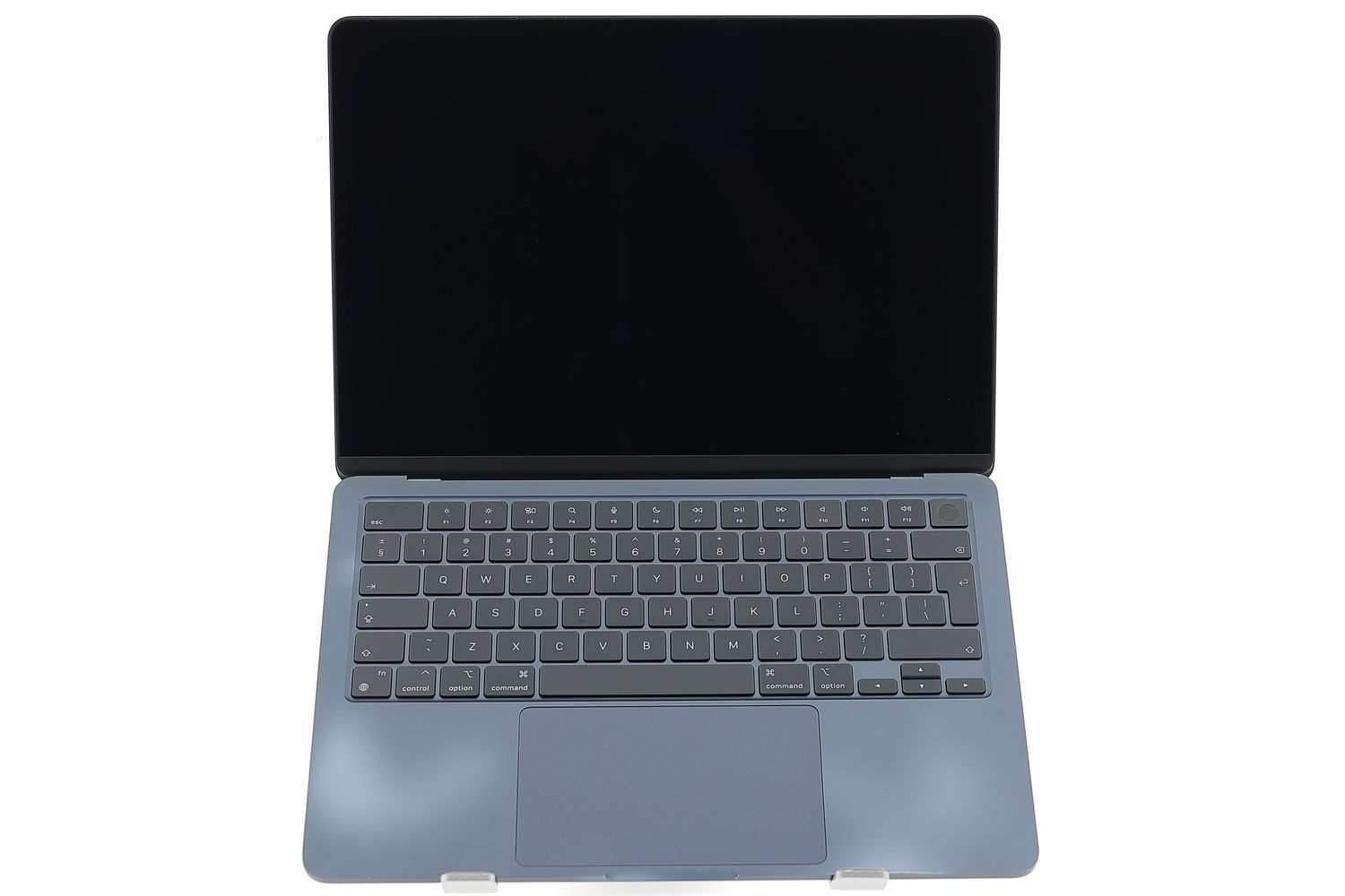 Apple MacBook Air 13″ 2022, M2 8 Cores, 8 GB, 8 core GPU 256 GB Midnight - Foarte bun