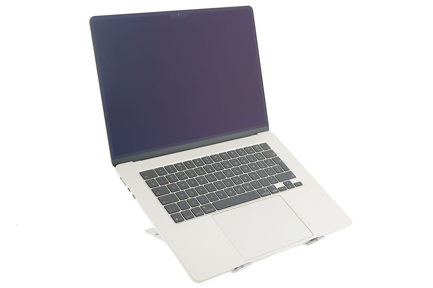 Apple MacBook Air 15″ 2025, M4 10 Cores, 16 GB, 10 core GPU 512 GB Starlight - Много добро