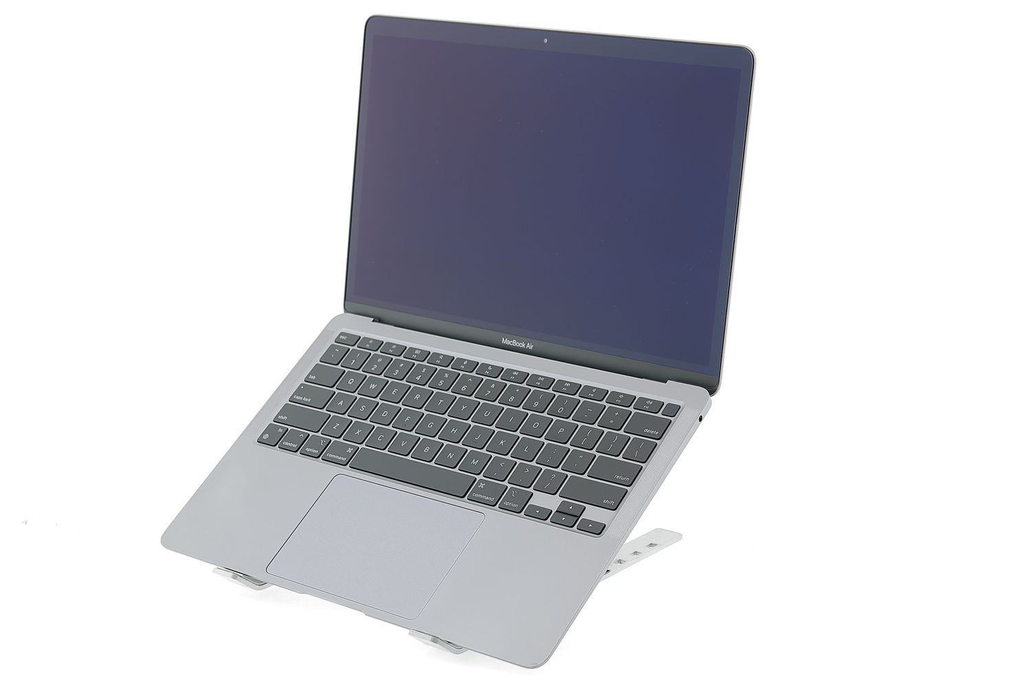 Apple MacBook Air 13″ 2020, M1 8 Cores, 8 GB, 7 core GPU 256 GB Space Gray - Много добро