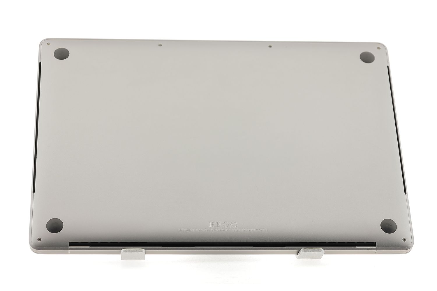Apple MacBook Pro 15″ Touch Bar 2017, i7 2.8 GHz, 16 GB, AMD Radeon Pro 555 256 GB Space Gray - Nagyon jó