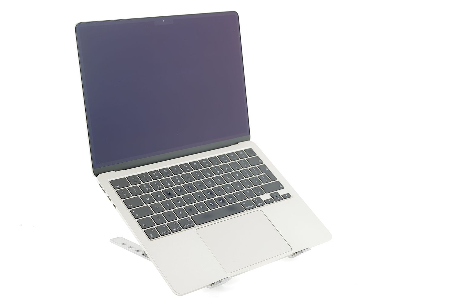 Apple MacBook Air 13″ 2022, M2 8 Cores, 8 GB, 8 core GPU 256 GB Starlight - Много добро