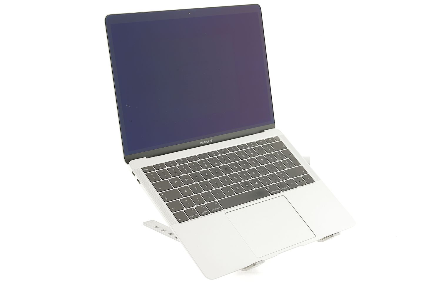 Apple MacBook Air 13″ 2018, i5 1.6 GHz, 8 GB, Intel UHD Graphics 617 128 GB Silver - Nagyon jó
